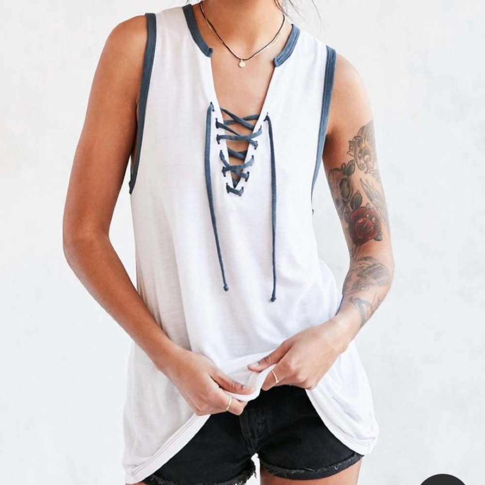 EUC TRULY MADLY DEEPLY Long, Lace-Up Front Tank Top XS
